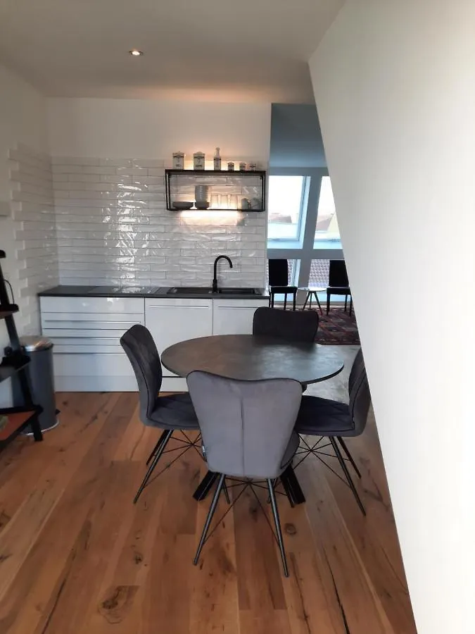 Skysuite Holiday Home Wien